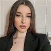 Estudiante de bachillerato de ciencias de la salud y grado superior en administración y finanzas. Nivel de inglés alto y francés básico
